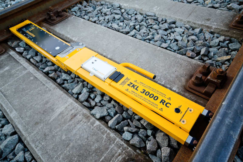 ZKL 3000 RC - remotely operated Track Circuit Operating Device - SNCF